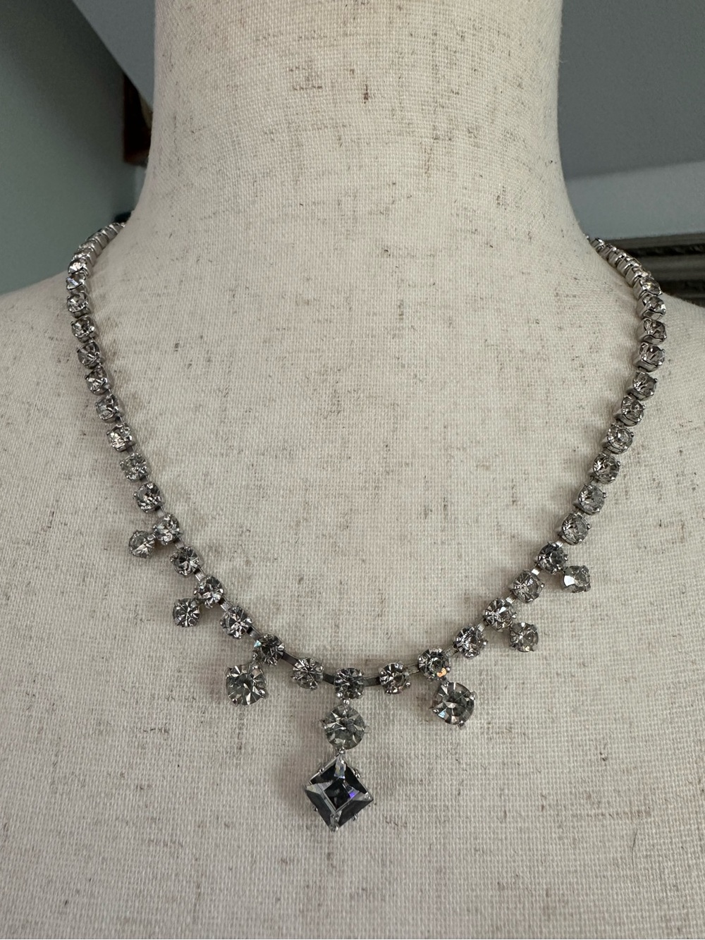 VINTAGE Silver-tone diamanté Rhinestone Mid-century cocktail or bridal Necklace